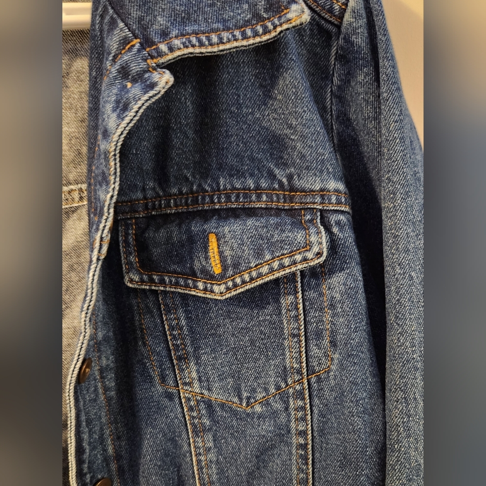 Cropped Jean Jacket - Picture 4 of 7